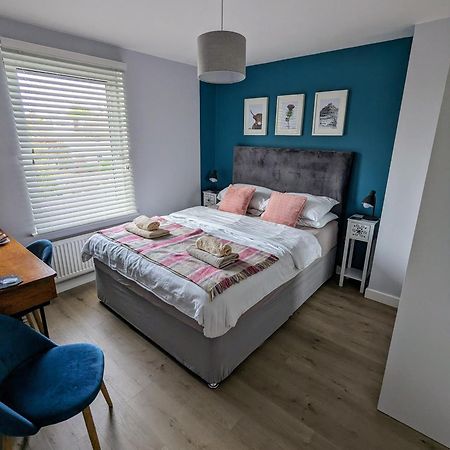 Cosy Guest Room In A Family Home With Free Parking EDI Eksteriør billede