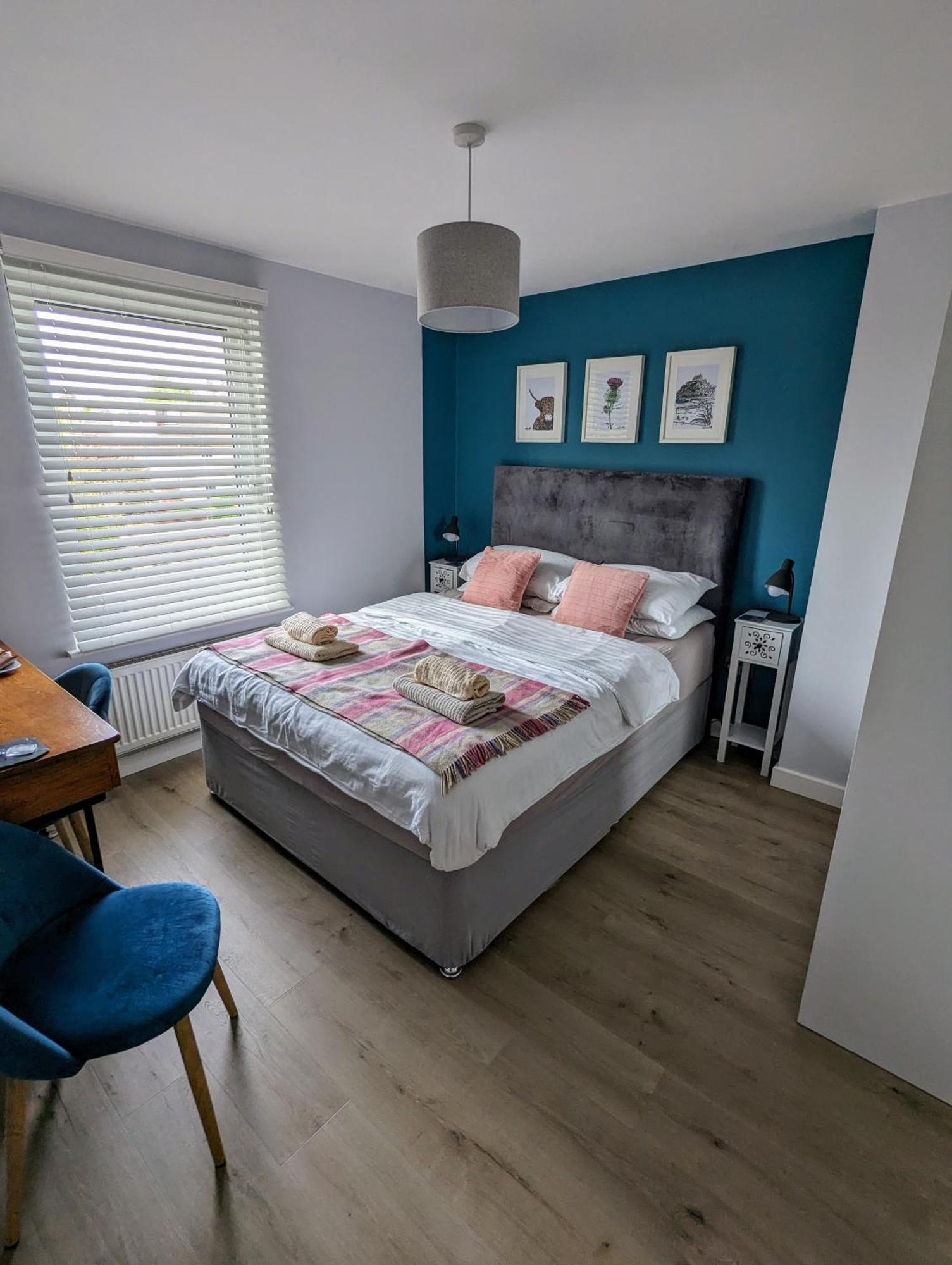 Cosy Guest Room In A Family Home With Free Parking EDI Eksteriør billede